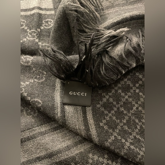 Gucci Jacquard Silk Wool Scarf/Shawl - Picture 6 of 10